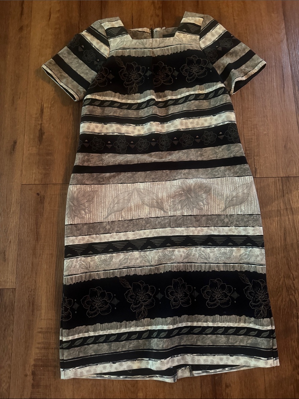 Sag Harbor Black & Cream Striped Floral Shift Mini Dress Hawaiian print